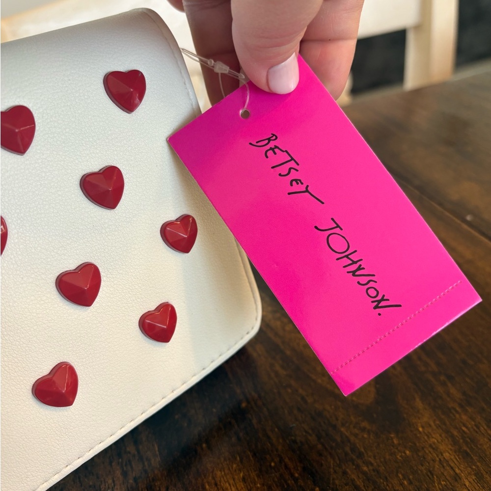 White crossbody purse with mini red hearts. - Picture 6 of 6